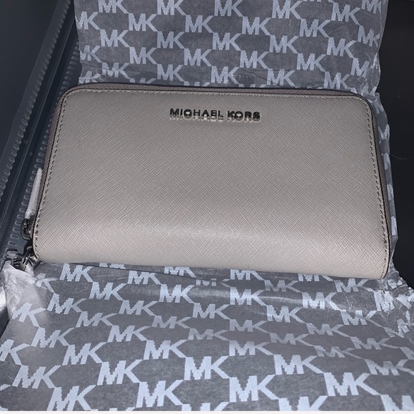 Michael Kors Set - Picture 5 of 6